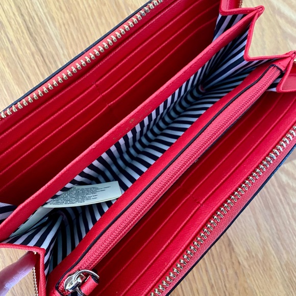 Kate Spade Zipped Wallet - Picture 5 of 6